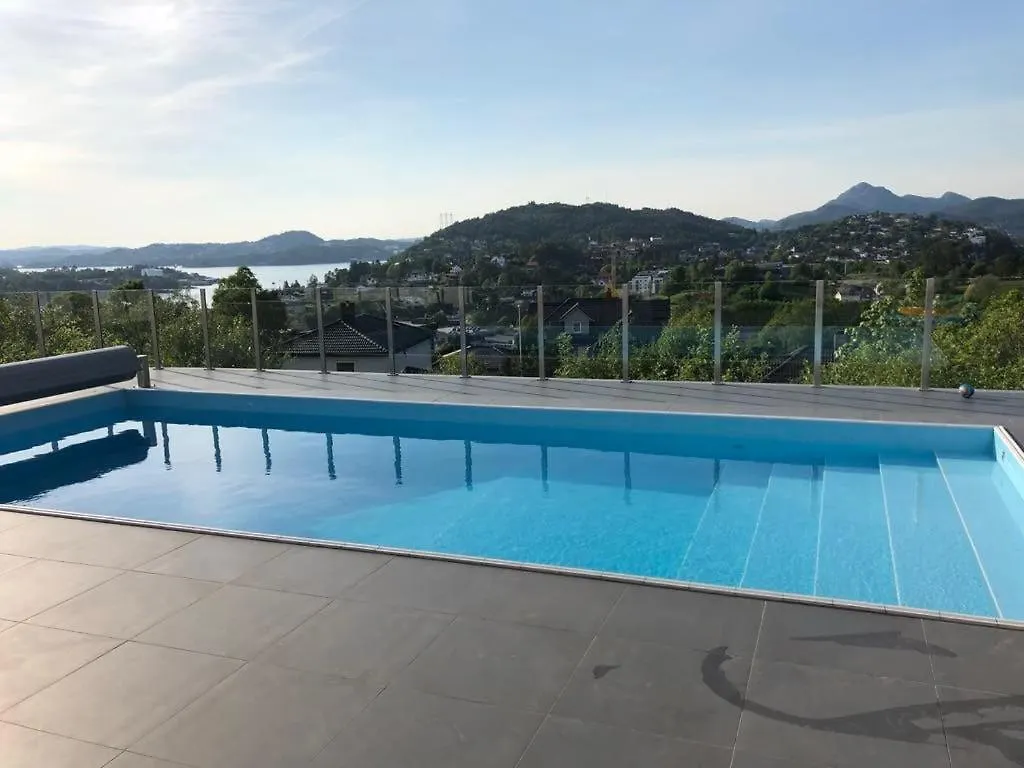 Villa With Heated Pool And Magnificent View برغن