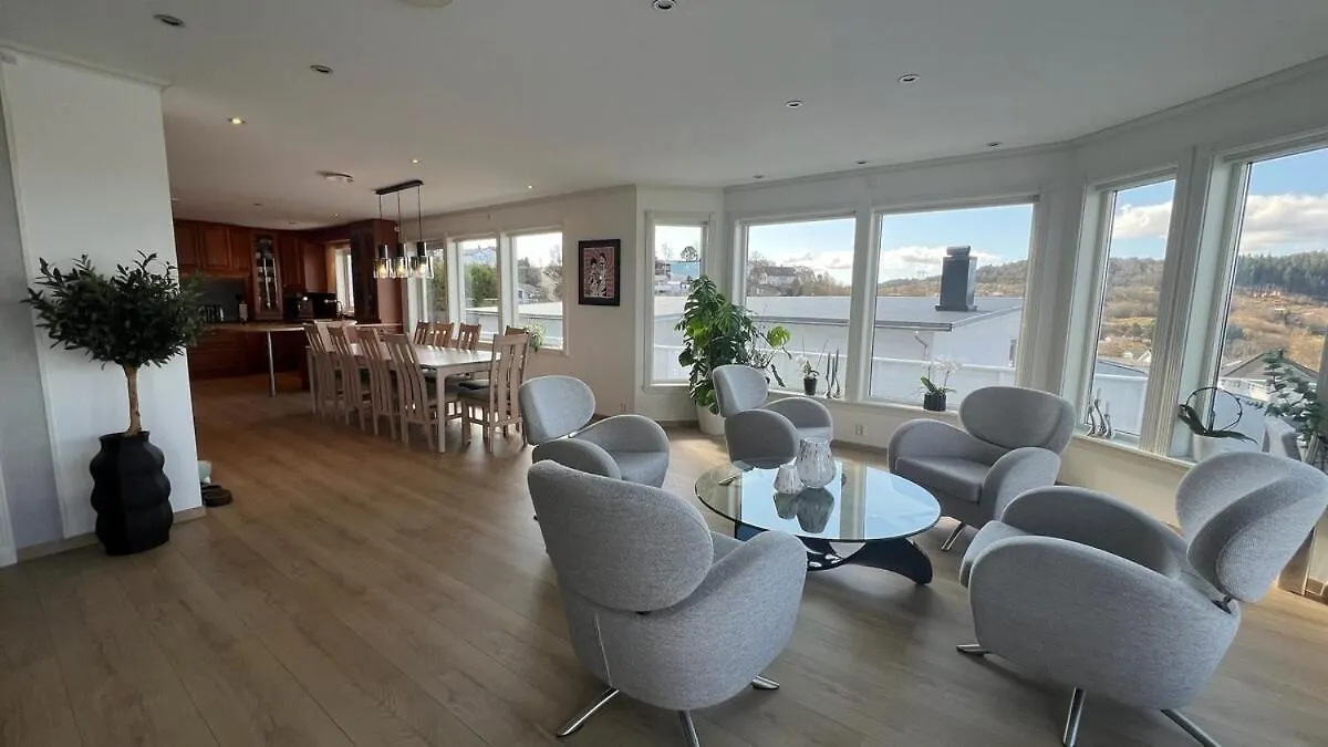 Villa With Heated Pool And Magnificent View برغن