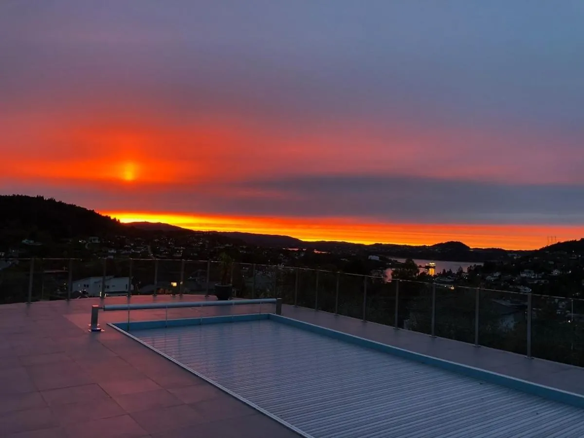 Villa With Heated Pool And Magnificent View برغن 0*,  النرويج
