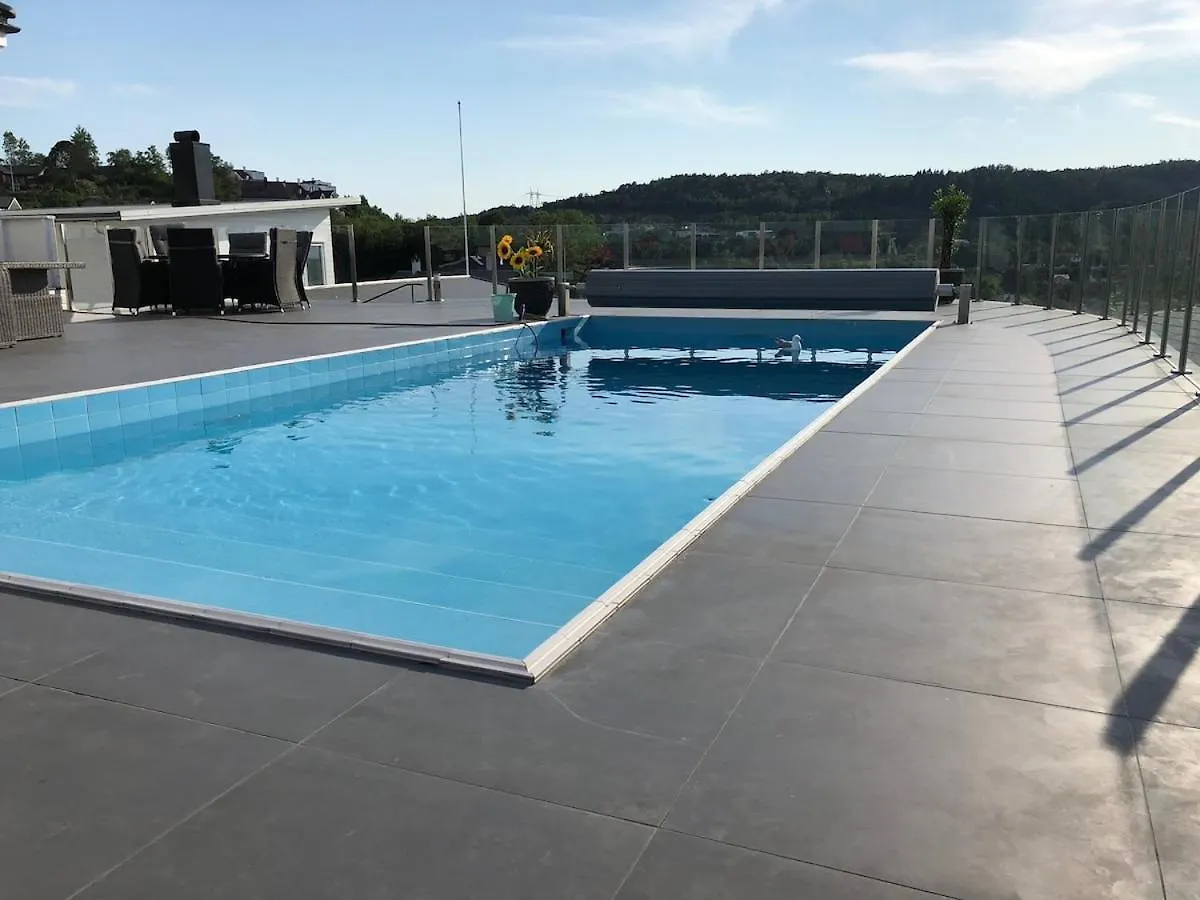 Villa With Heated Pool And Magnificent View برغن
