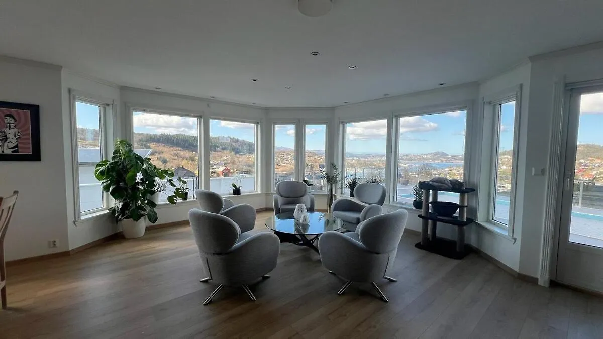 Villa With Heated Pool And Magnificent View برغن 0*,  النرويج